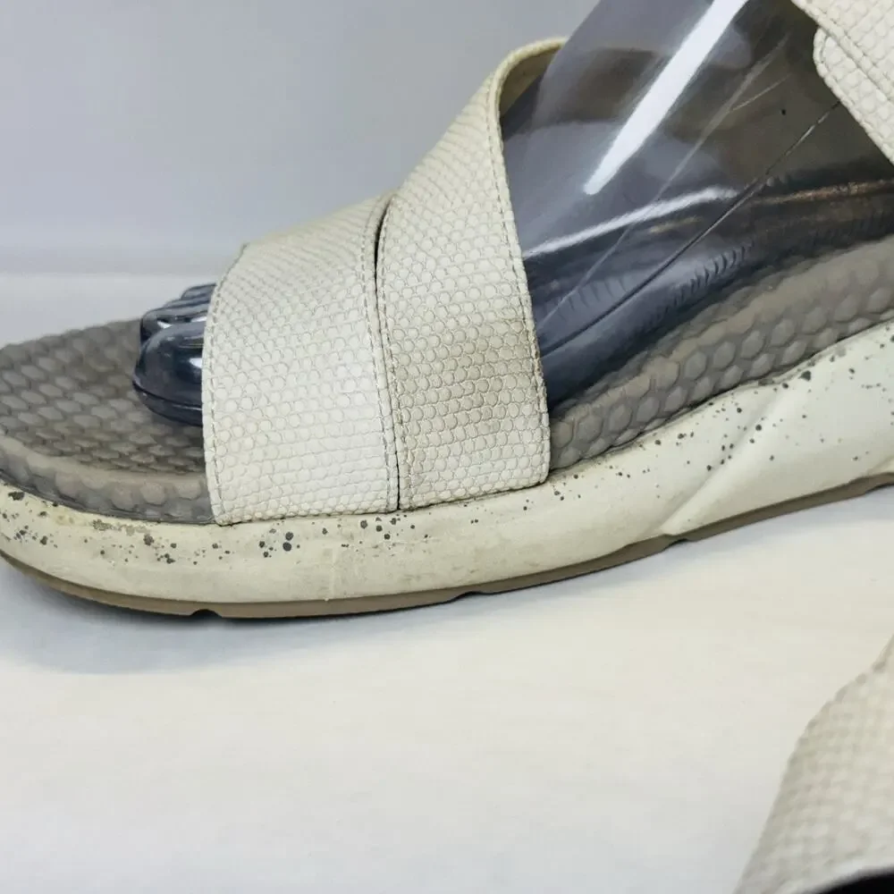 Baretraps Glena Sandals Women's Size 9.5 M White‎ Adjustable Ankle Strap Comfort